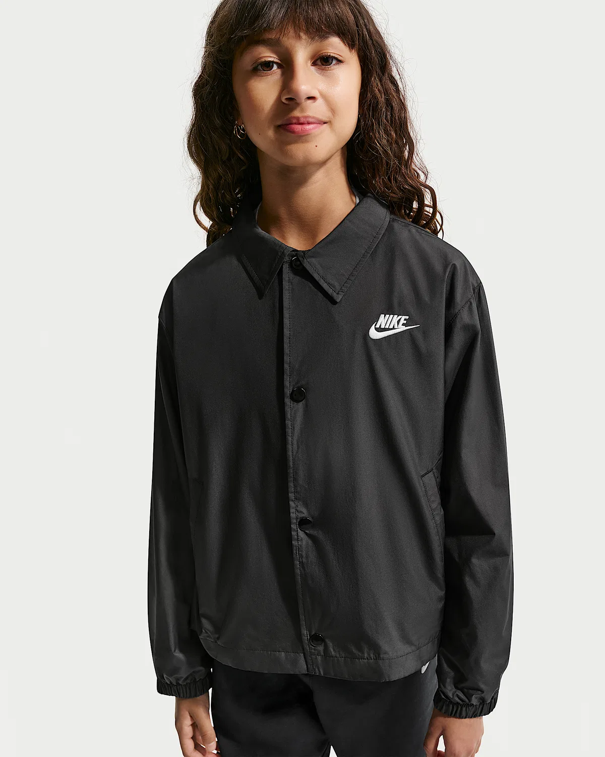 Детская куртка-тренч Repel Nike Sportswear Club, Black/White — фото 2