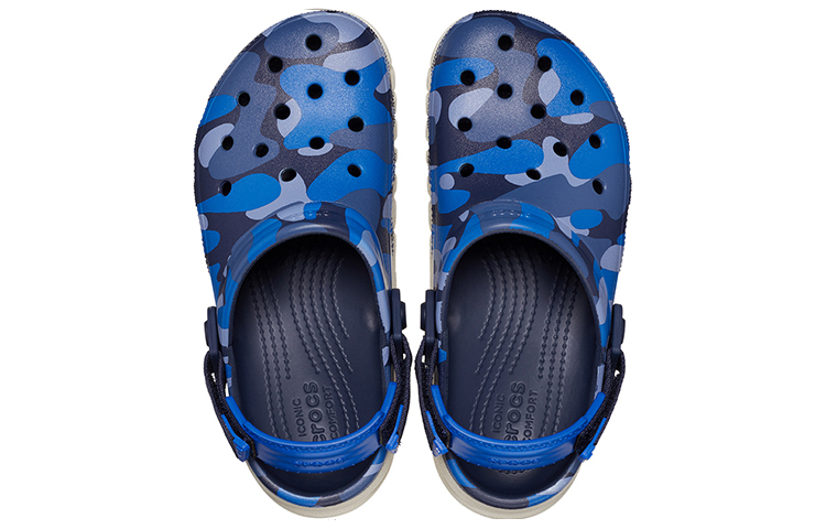 Crocs Duet Max II 2 Camo Redux Clog 'Navy Stucco' в темно-синем и бетонно-сером цвете, цвет Dark Blue/Concrete Gray — фото 4