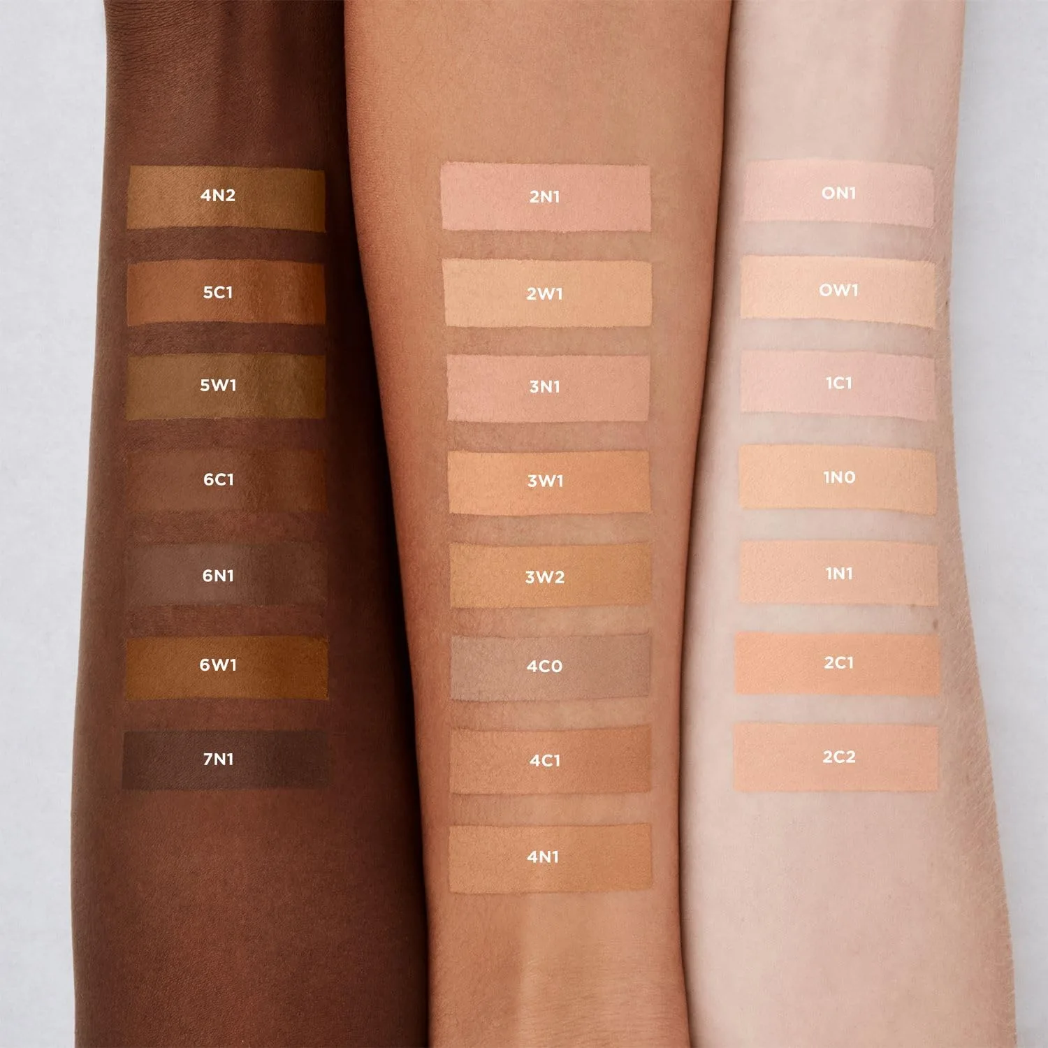 Консилер-сыворотка Laura Mercier Real Flawless Weightless Perfecting Serum Concealer: стойкий, водостойкий, не скатывается в складки, позволяет наслаивать покрытие, не содержит масел., 1C1 - fair with cool undertones (03) — фото 3