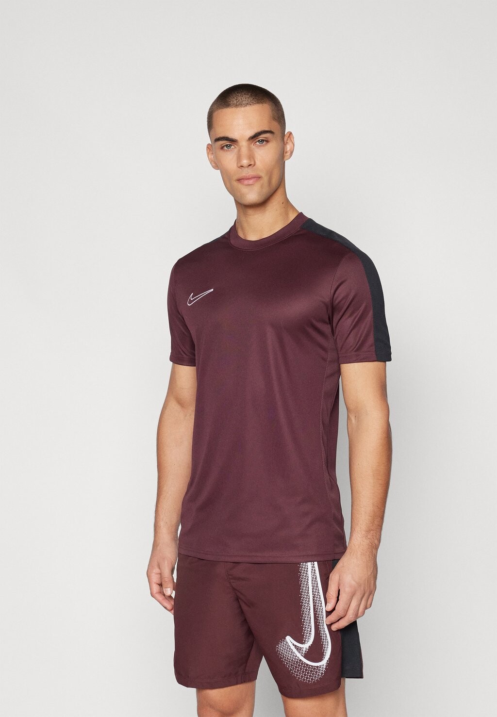 

Спортивная футболка TOP Nike Performance, бордовый
