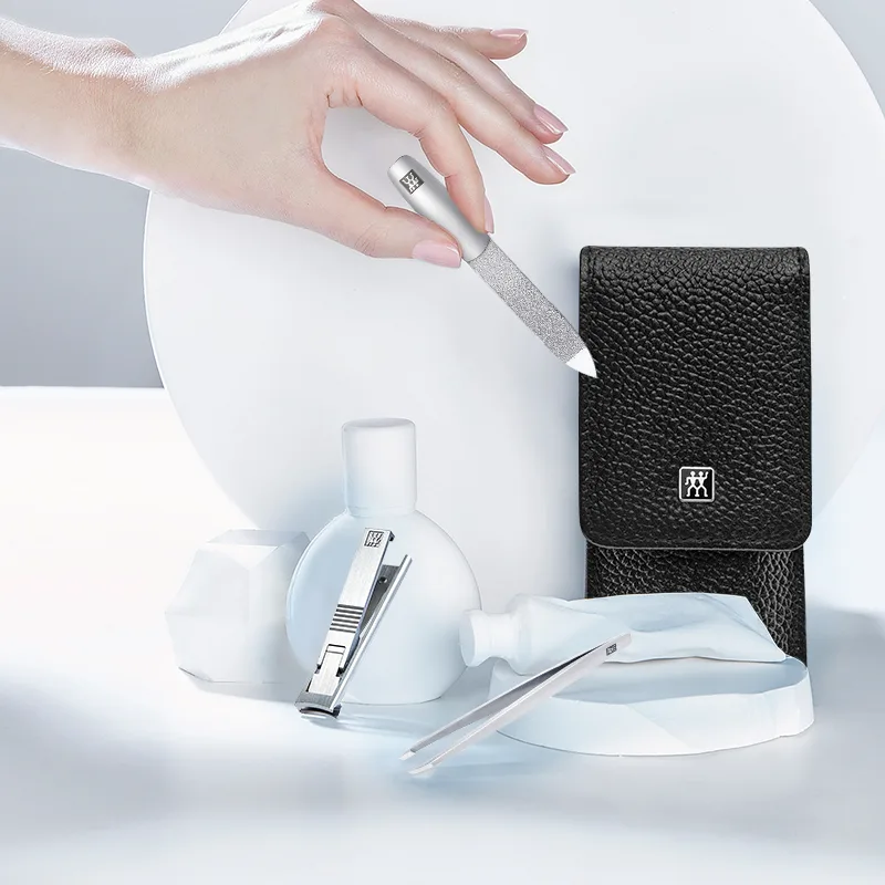 Набор для ухода за ногтями: тонкие щипчики, пилочка и пинцет ZWILLING, Nail Protective Three-Piece Set/Hepburn Red[97119-002-0] — фото 4