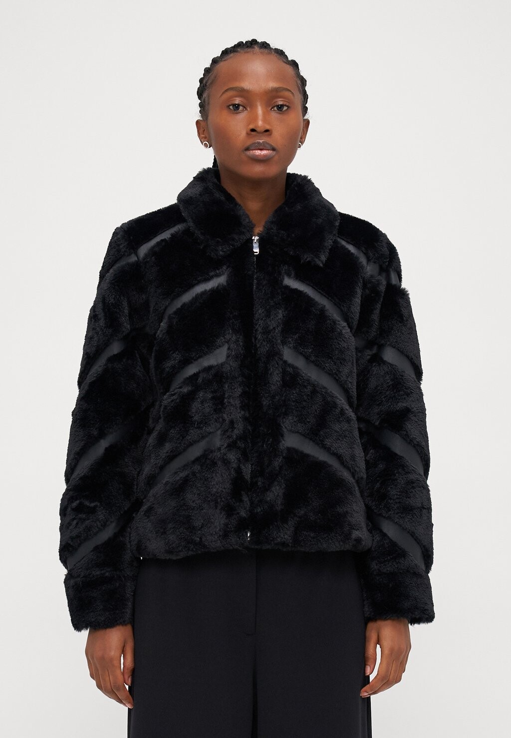 

Зимняя куртка VMSONJALUIS JACKET Vero Moda Petite, черный