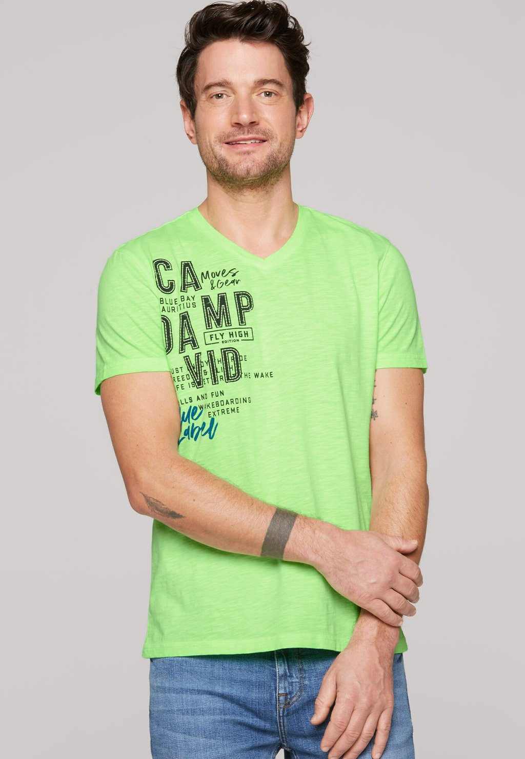 

Футболка с принтом MIT V-NECK UND PRINT Camp David, неоновый зеленый