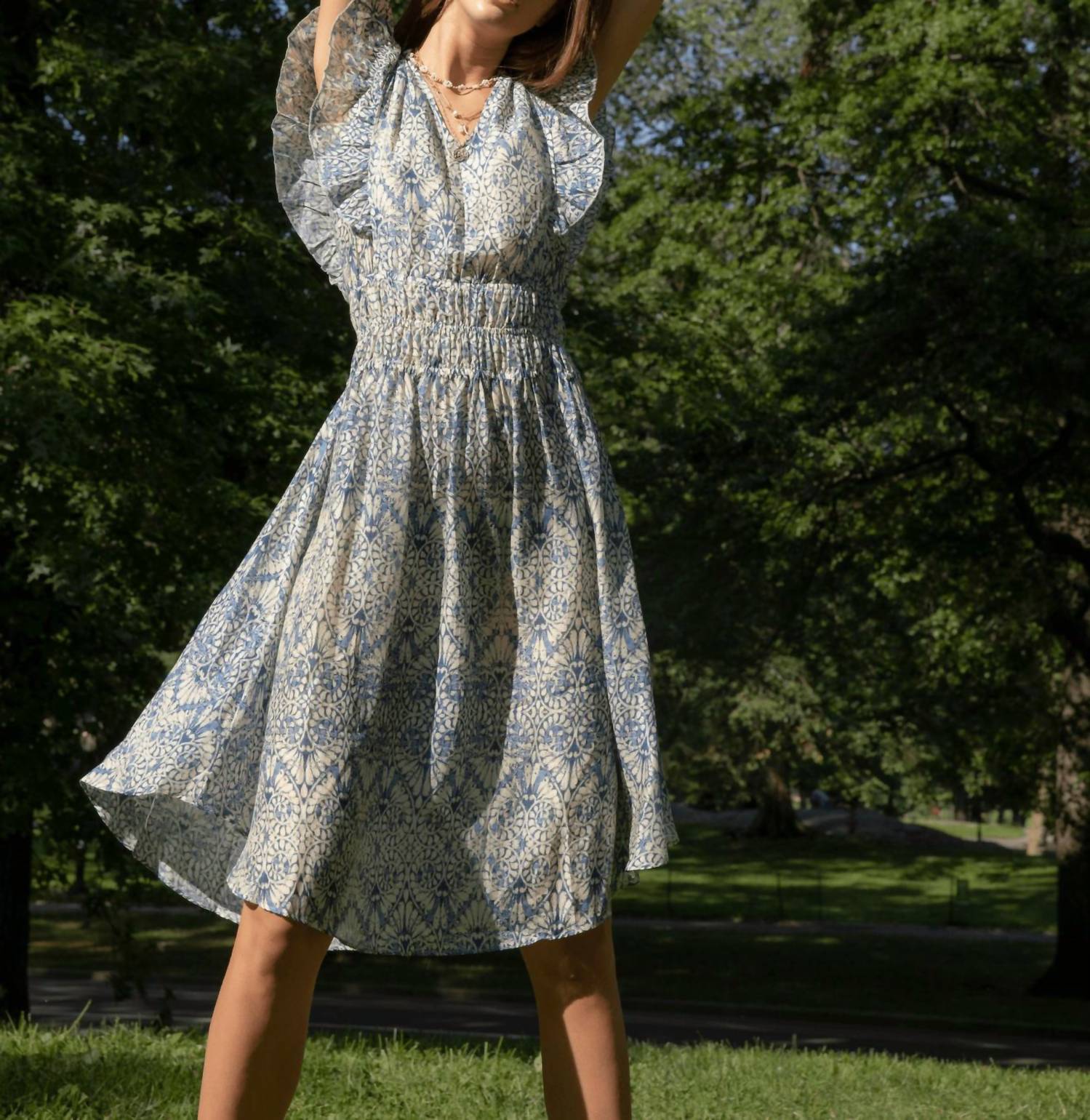 

Платье Charlize в голубом цвете с узором пейсли Guadalupe Design