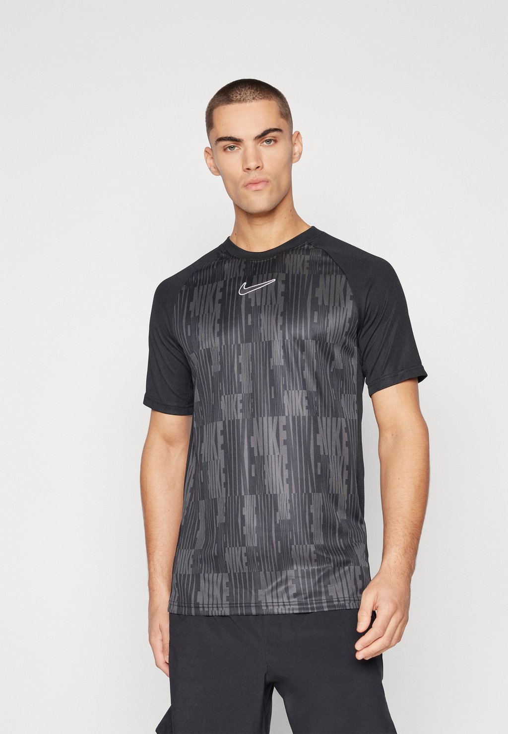 

Спортивная футболка TOP Nike Performance, черный