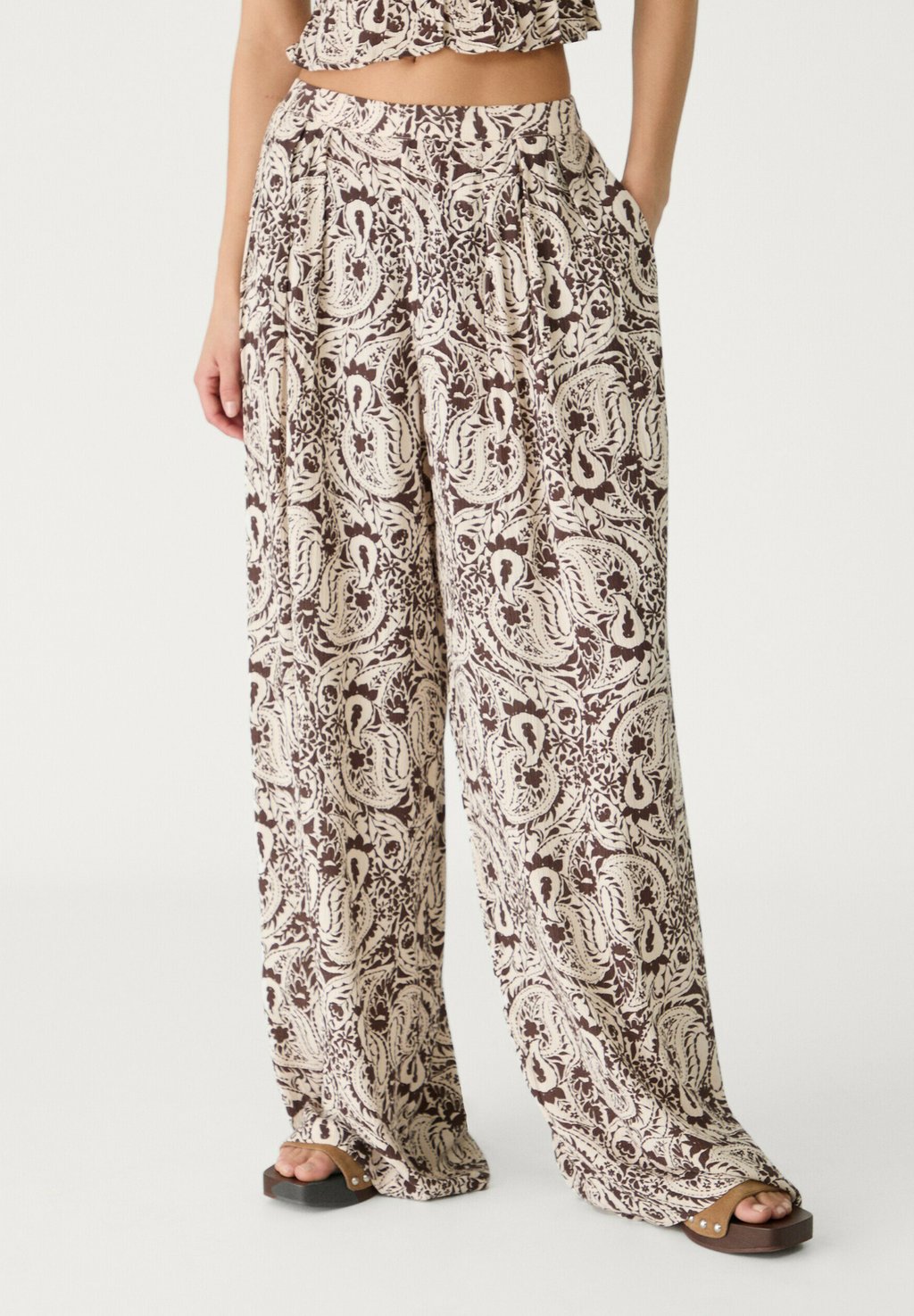 

Брюки FLOWING PRINTED PALAZZO Stradivarius, темно-коричневый