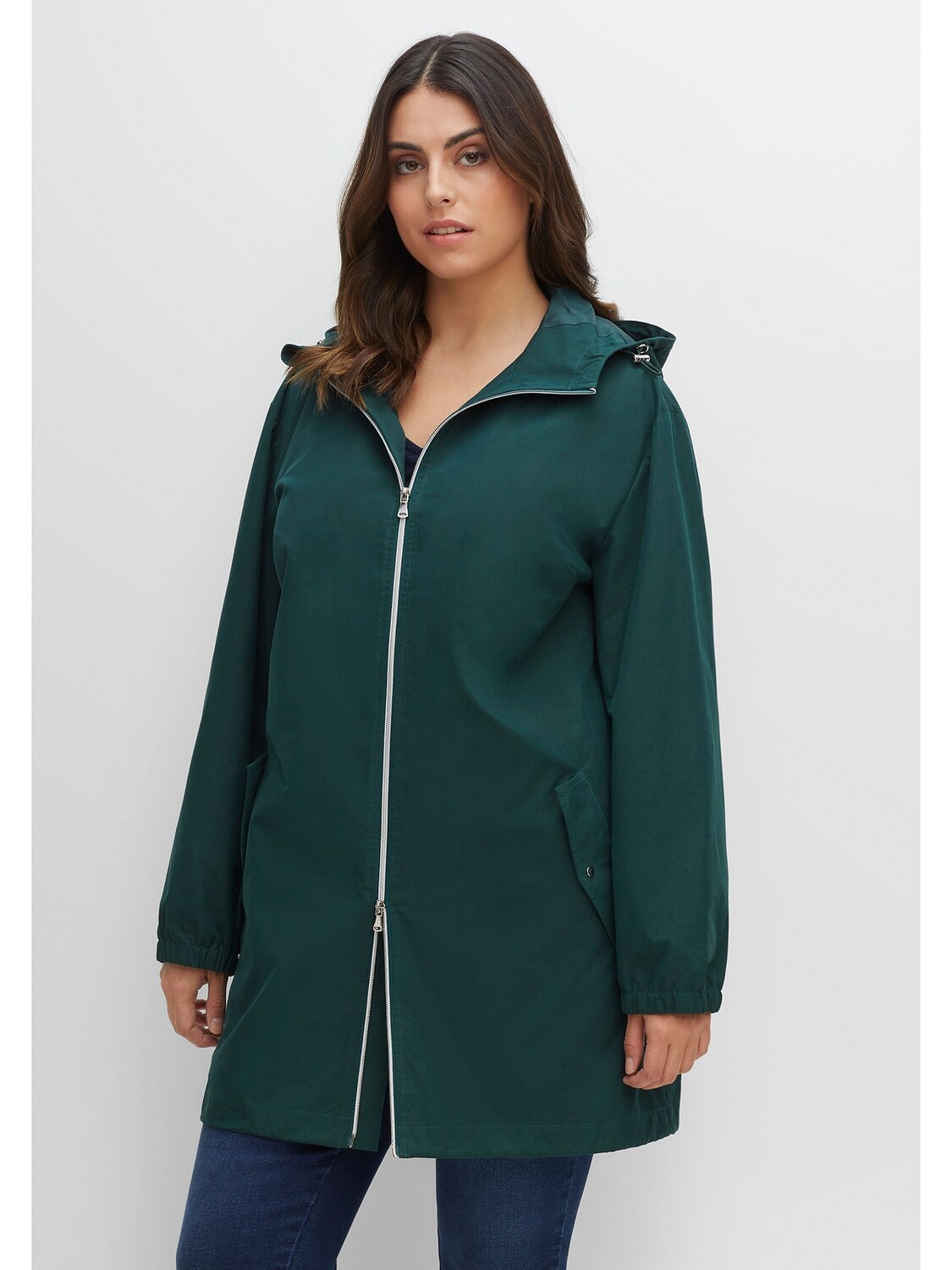 

Куртка sheego Outdoorjacke, темно зеленый