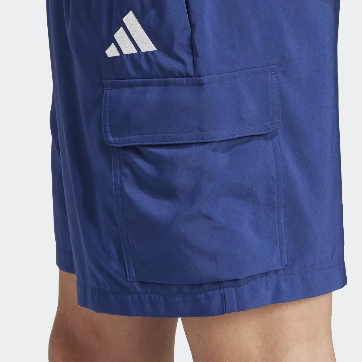Мужские шорты-карго Adidas Essentials с маленьким логотипом Chelsea, синий — фото 3