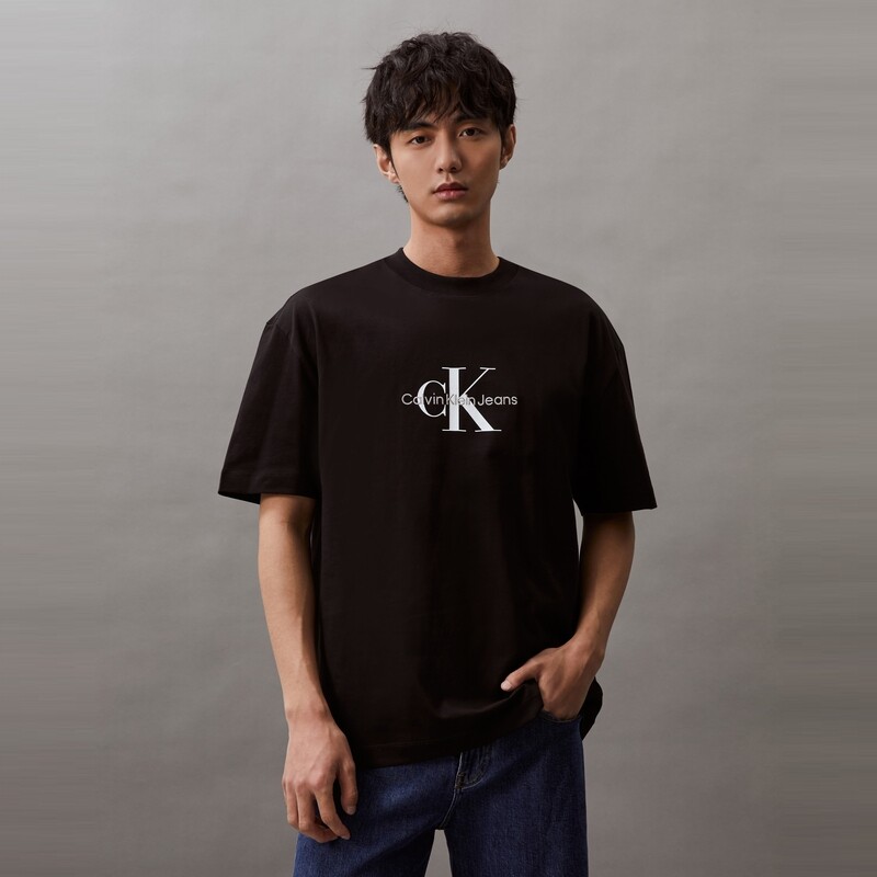 

Футболка хлопковая Calvin Klein Jeans с вышивкой и круглым вырезом, белый