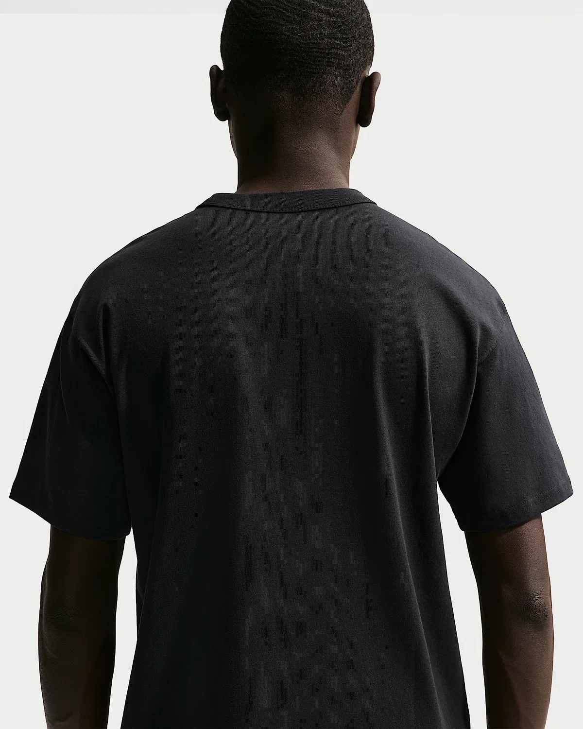 Мужская футболка Nike Sportswear Premium Essentials, Black — фото 2