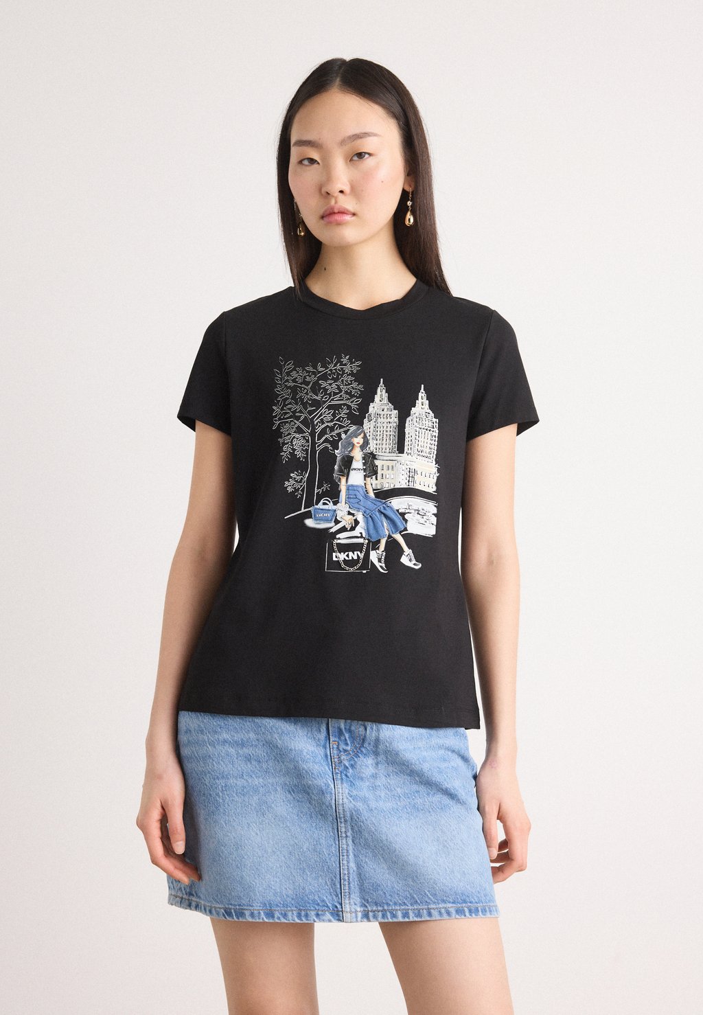 

Футболка с принтом BOW BRIDGE CONVERSATIONAL DKNY, черный
