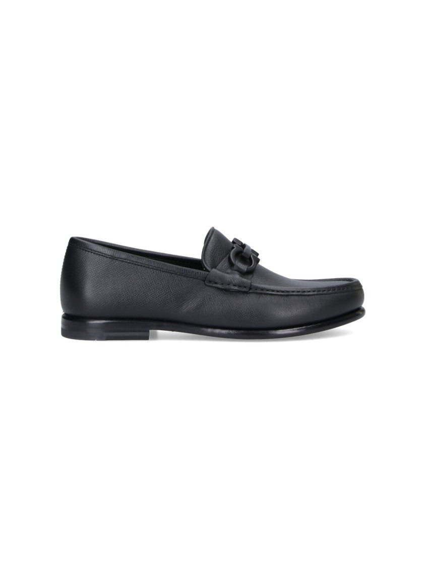 

Черные кожаные лоферы с брендовой пряжкой в тон Salvatore Ferragamo