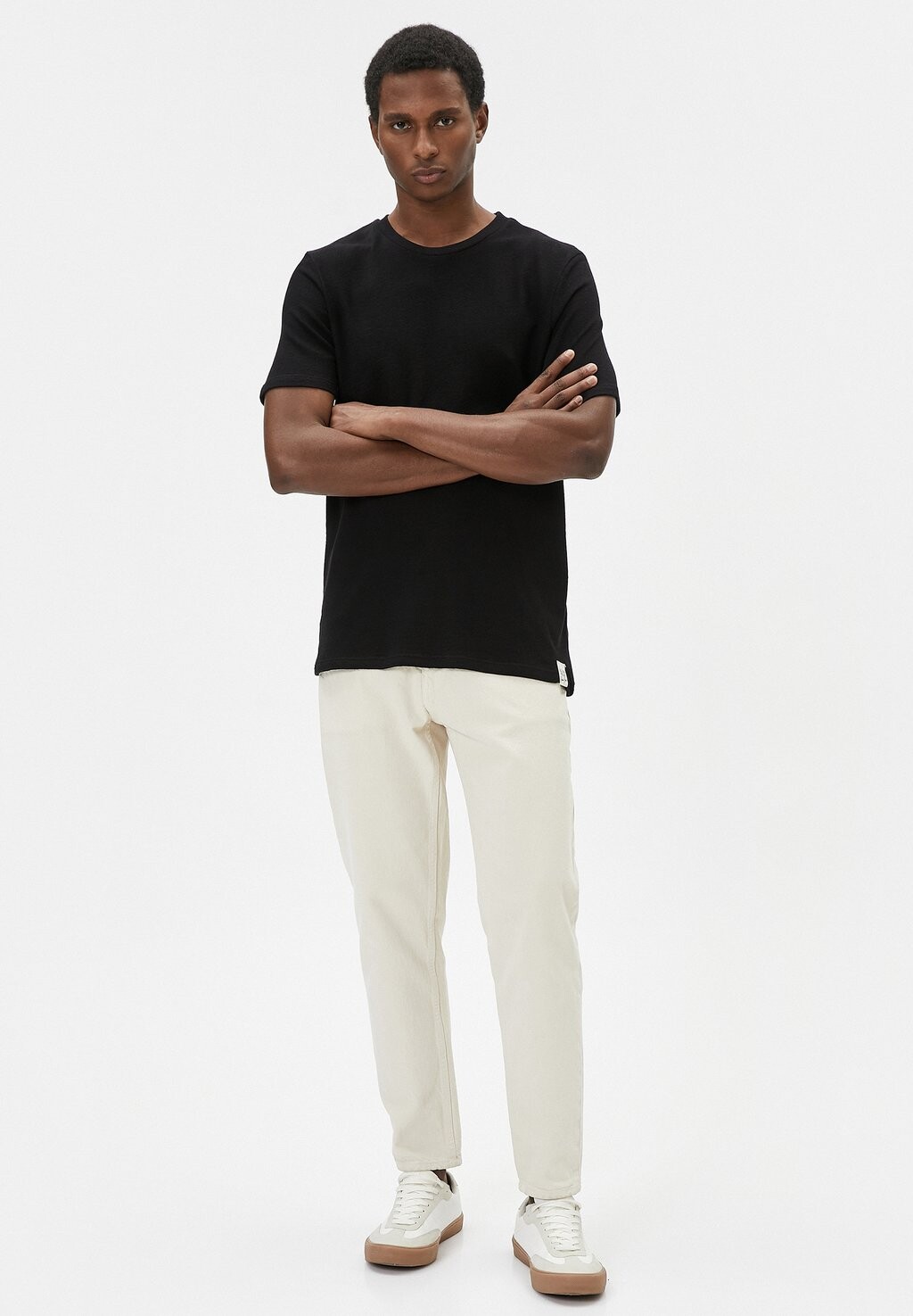 

Базовая футболка TEXTURED CREW NECK SHORT SLEEVE Koton, черный