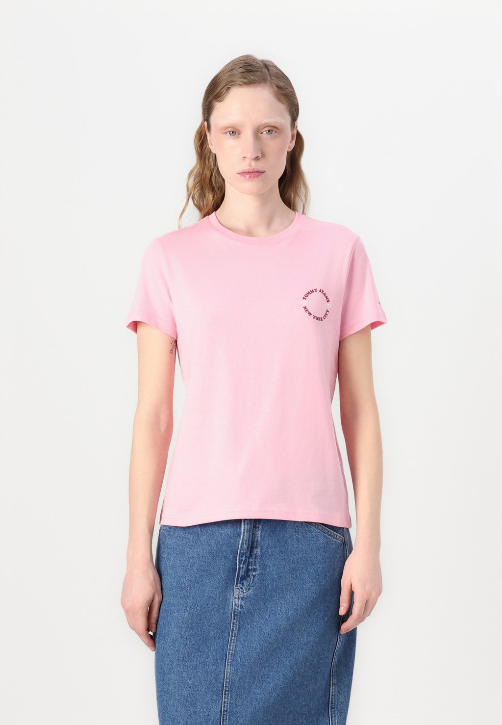 

Футболка с принтом NYC TEE Tommy Jeans, фуксия