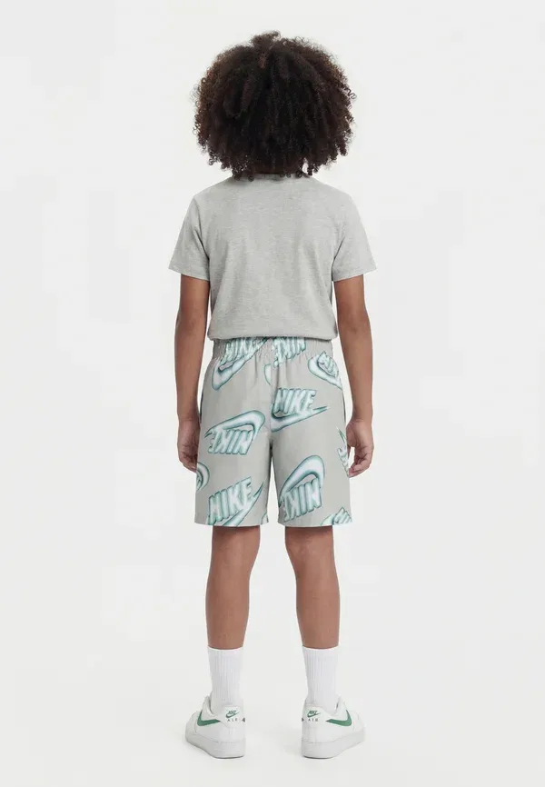 Шорты спортивные Nike Sportswear, еловый туман/вольтажный зеленый — фото 2