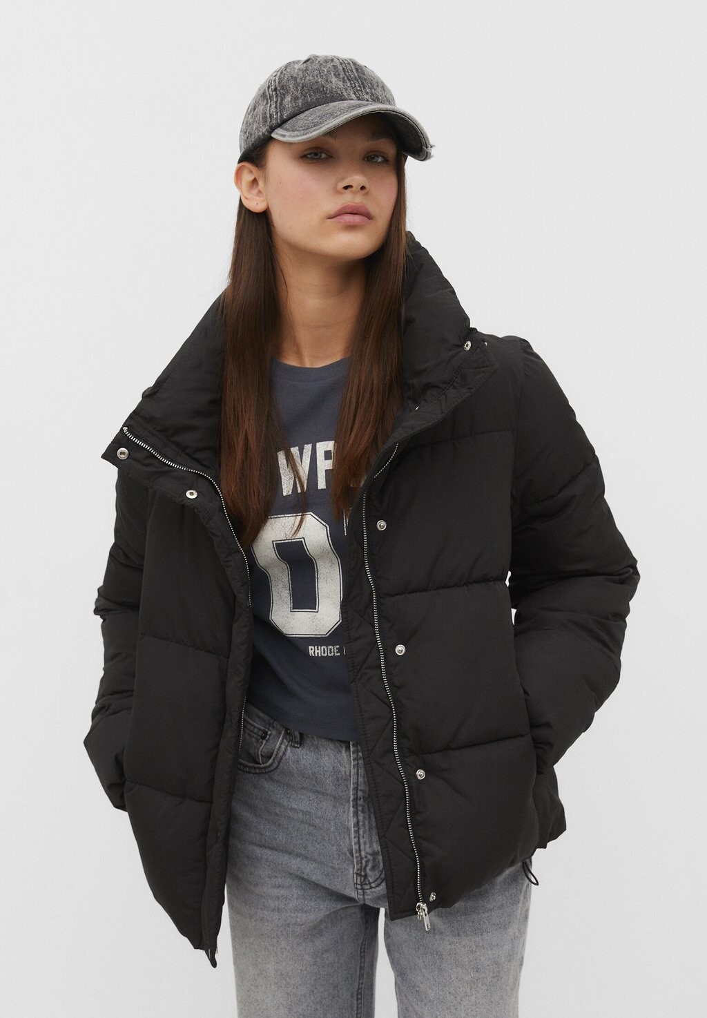 

Зимняя куртка High Neck Puffer Stradivarius, черный