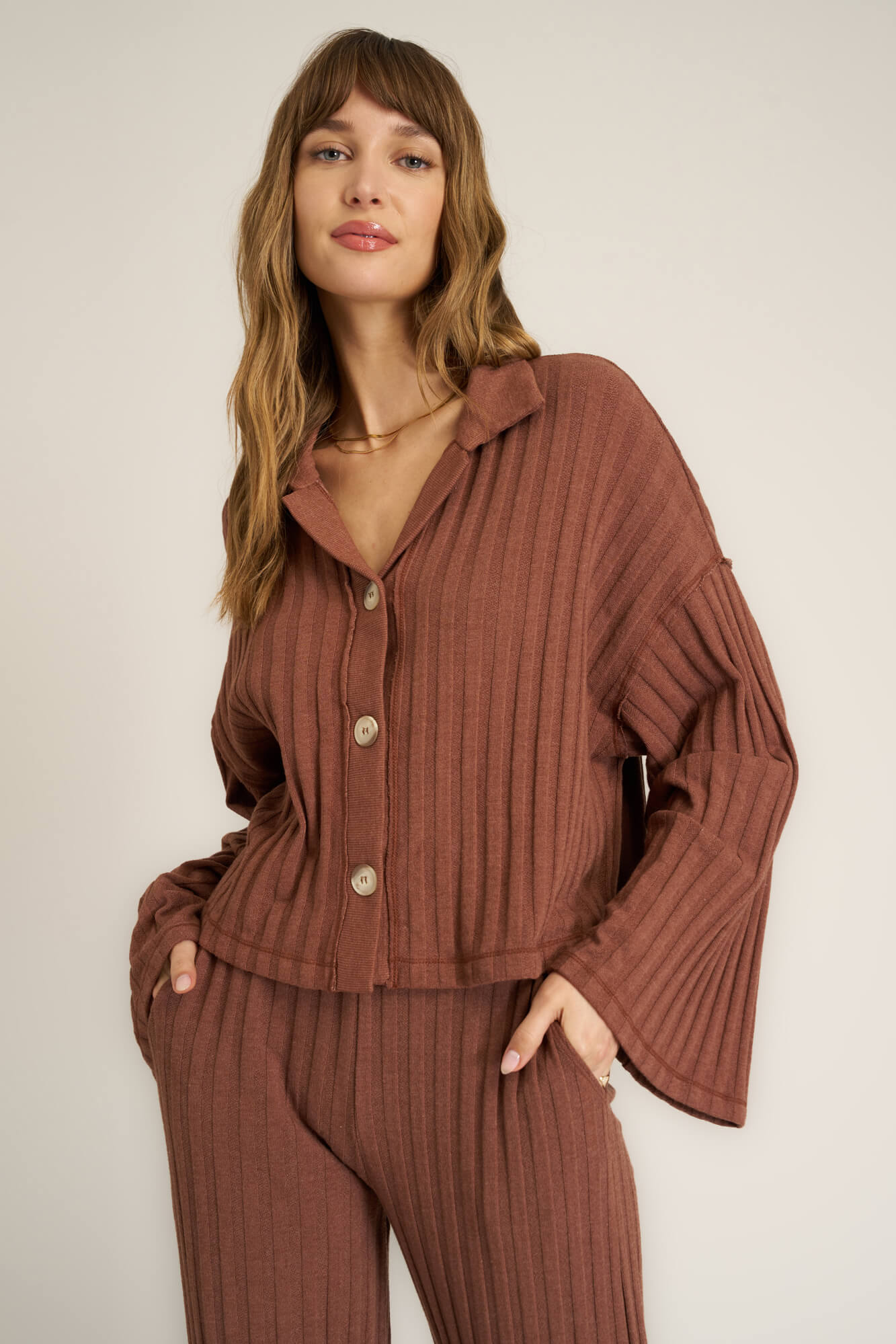 

Топ с ребрами и вырезом на пуговице PROJECT SOCIAL T, коричневый