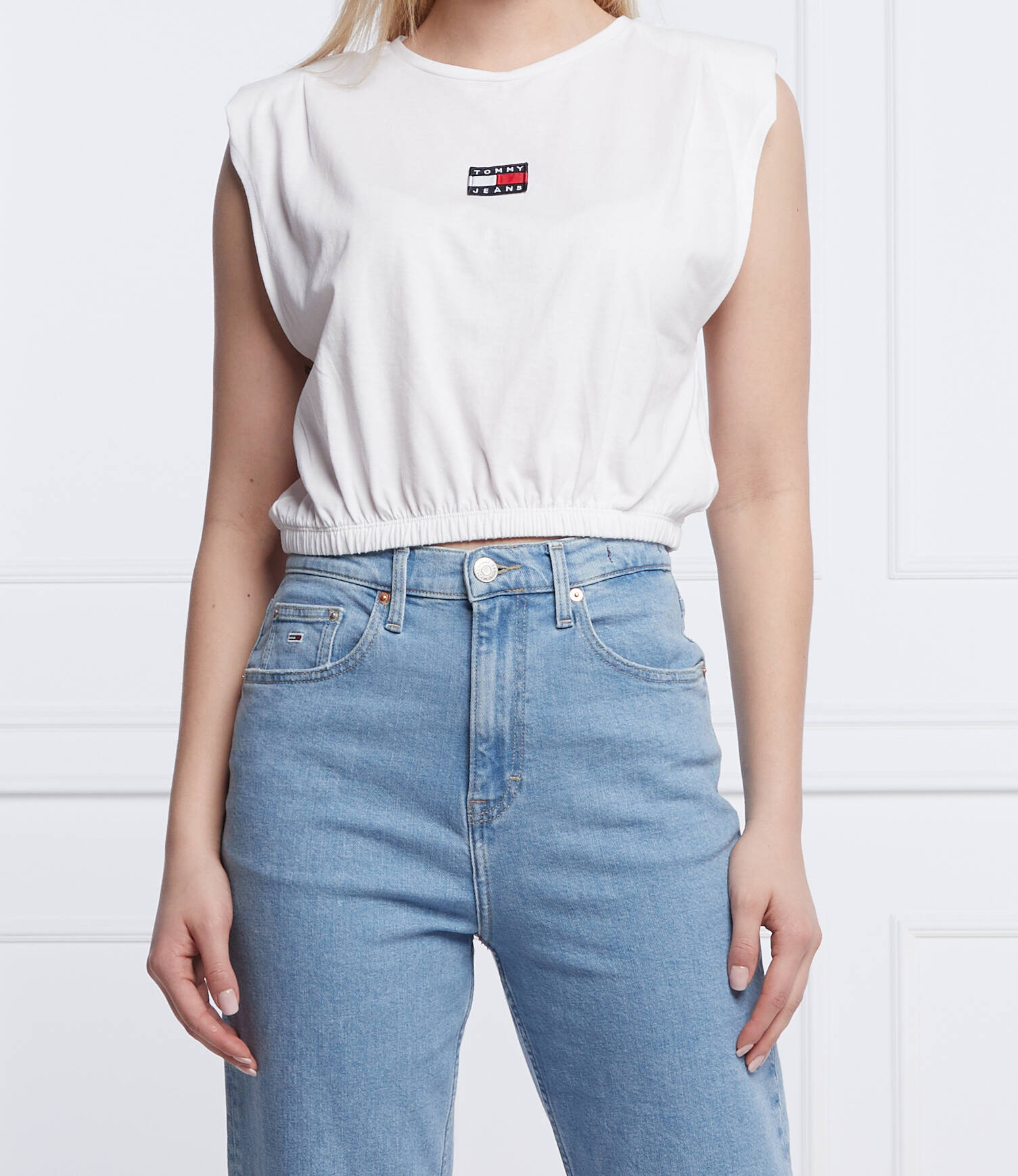 

Футболка Tommy Jeans cropped fit, белый