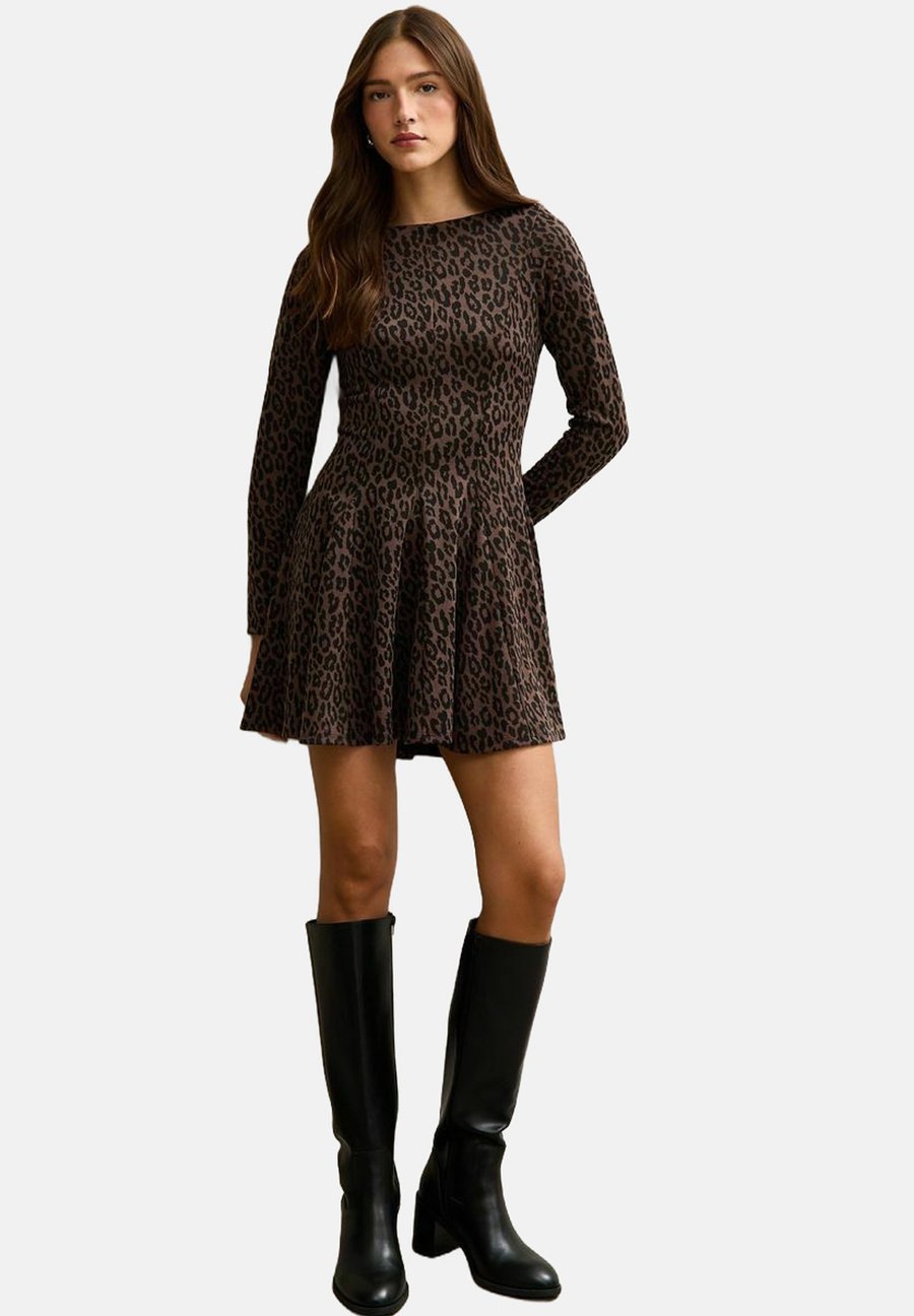

Платье New Look ANIMAL PATTERN LONG SLEEVE SKATER MINI, Brown Pattern/Brown