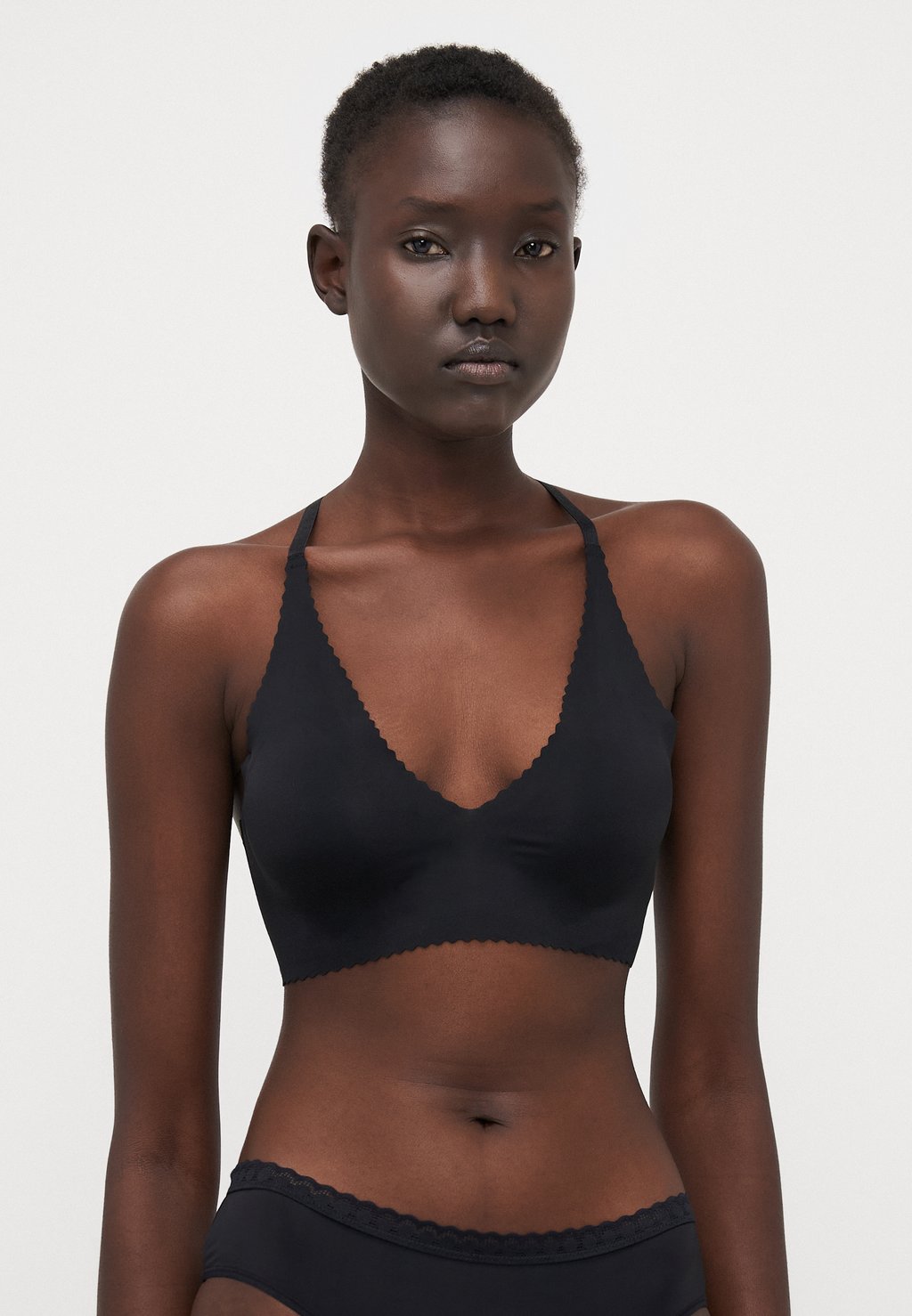 

Бюстье ONLGABRIELLE CROSSBACK BRALETTE ONLY, черный
