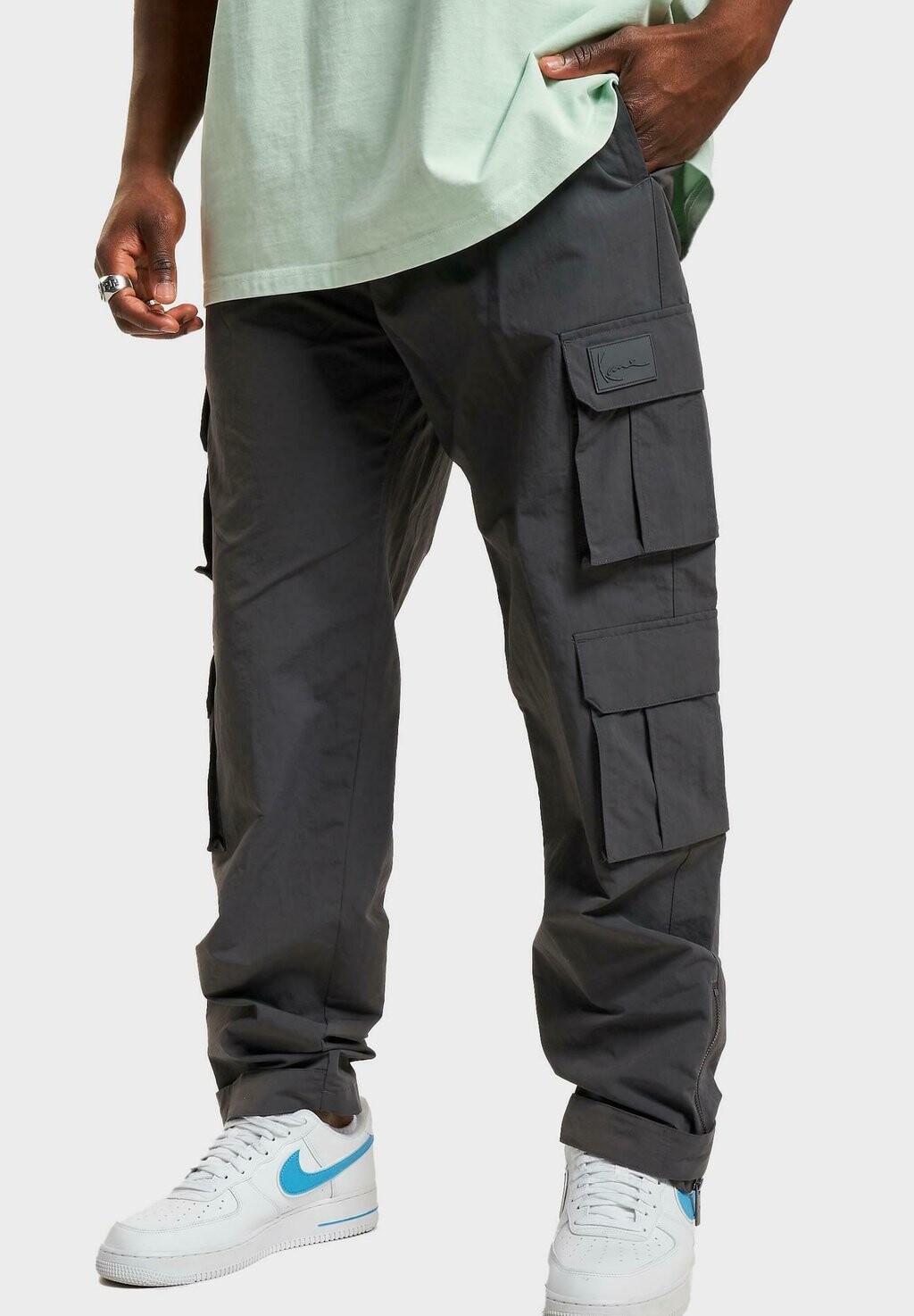 

Брюки-карго KM232-028-1 KK RUBBER SIGNATURE TAPERED Karl Kani, антрацит