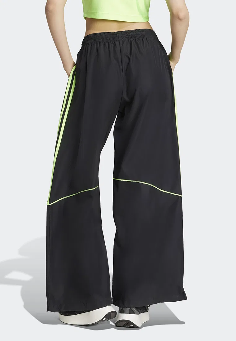 Брюки, оверсайз, Teamgeist Adicolor Oversized Woven Track Pants, Adidas, черный/зеленый — фото 2