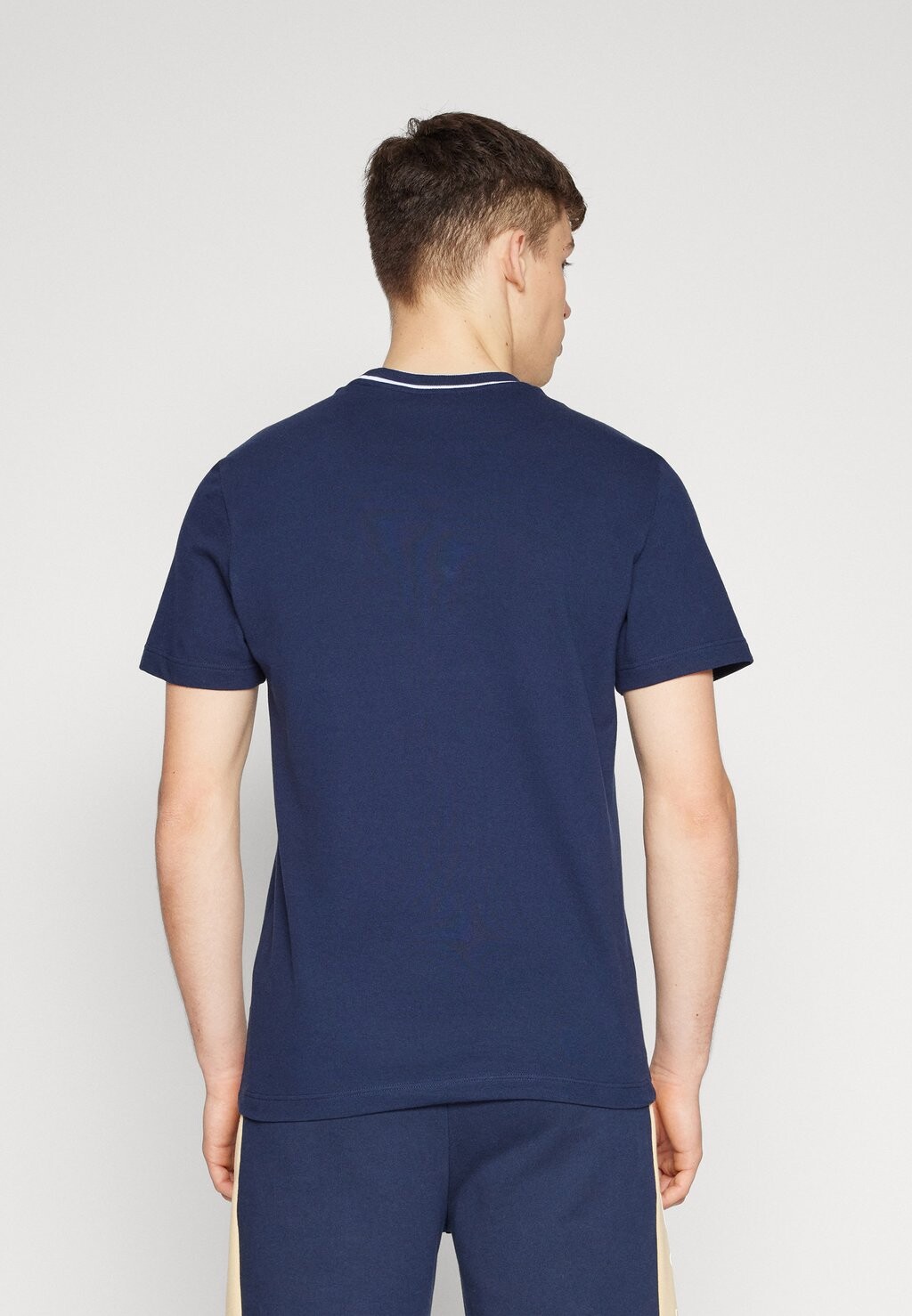 Базовая футболка Essential Lacoste, цвет navy blue — фото 3