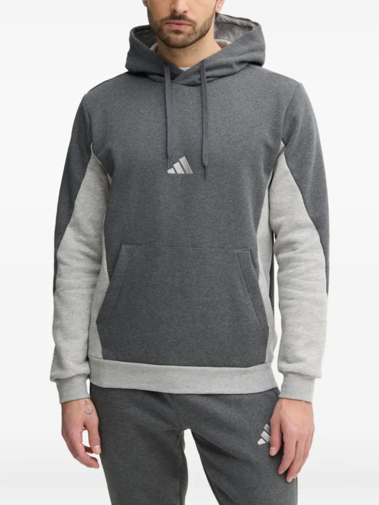 

Спортивный костюм Adidas с капюшоном и цветными блоками