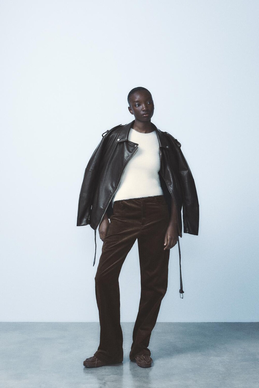 

Топ из искусственного меха с открытой спиной и завязкой ZARA, экрю