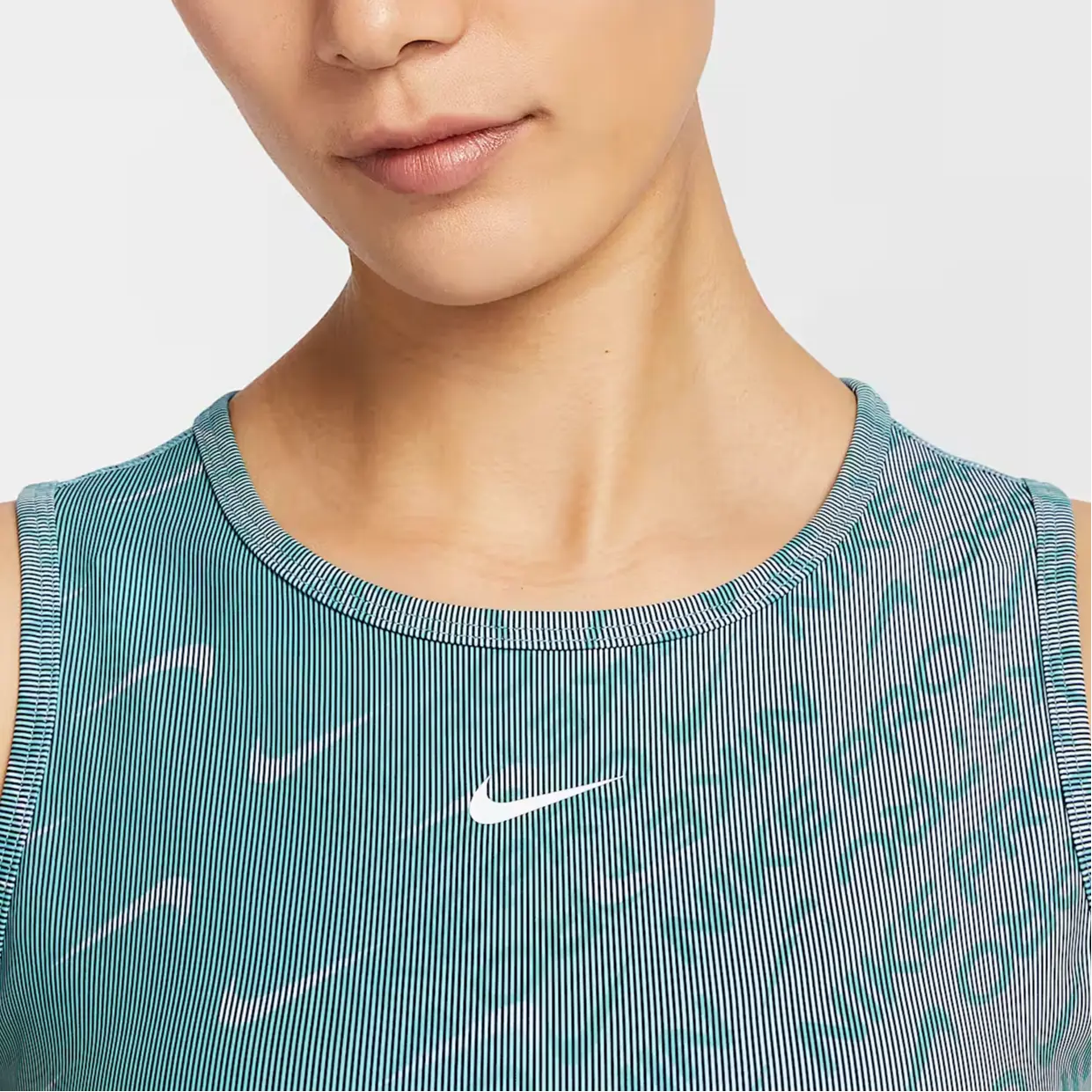 Женская майка Dri Fit Sport цвета cactus green/smoke blue/white Nike, зеленый/синий/белый — фото 3