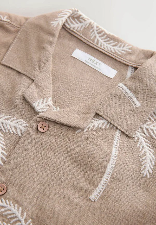Рубашка с коротким рукавом стандартного кроя Next, Taupe Brown Palm Embroidery — фото 3