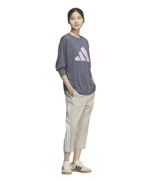 Женская футболка Adidas Must Haves Loose Fit Graphic серая — фото 3