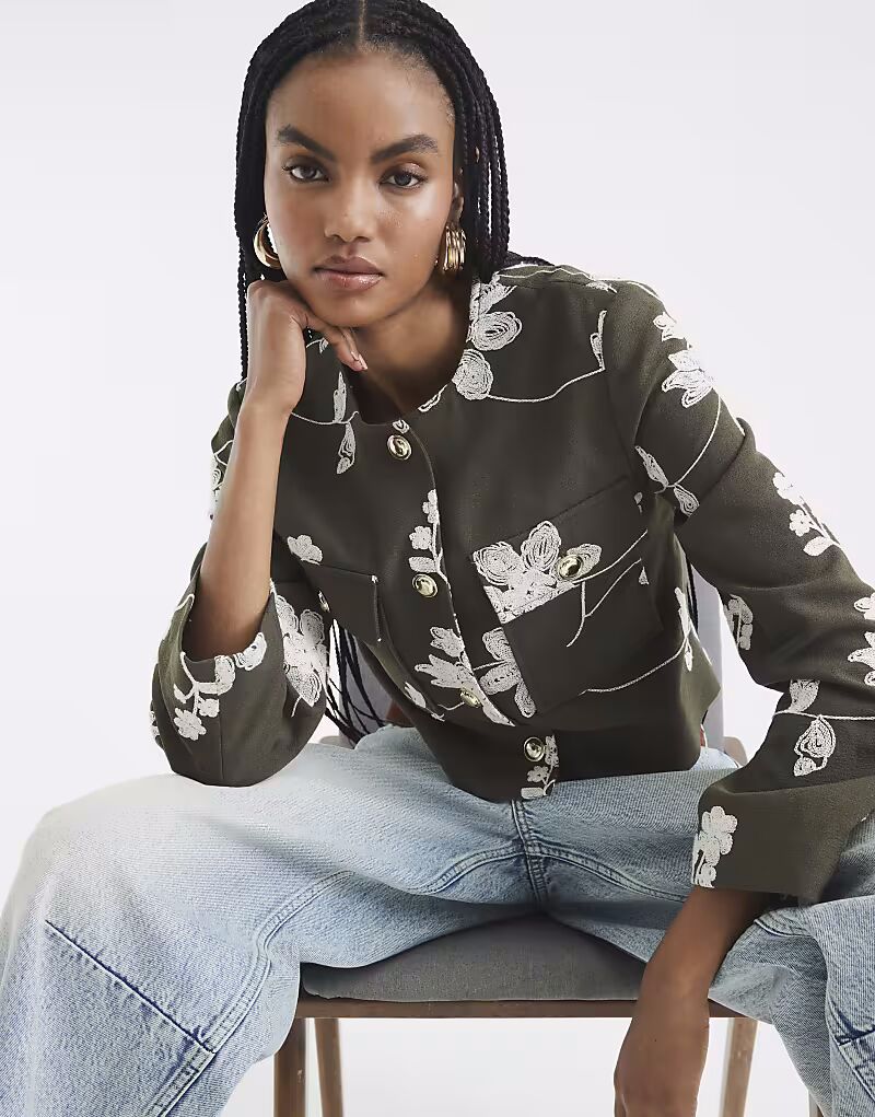

Куртка без воротника River Island с вышивкой цвета хаки