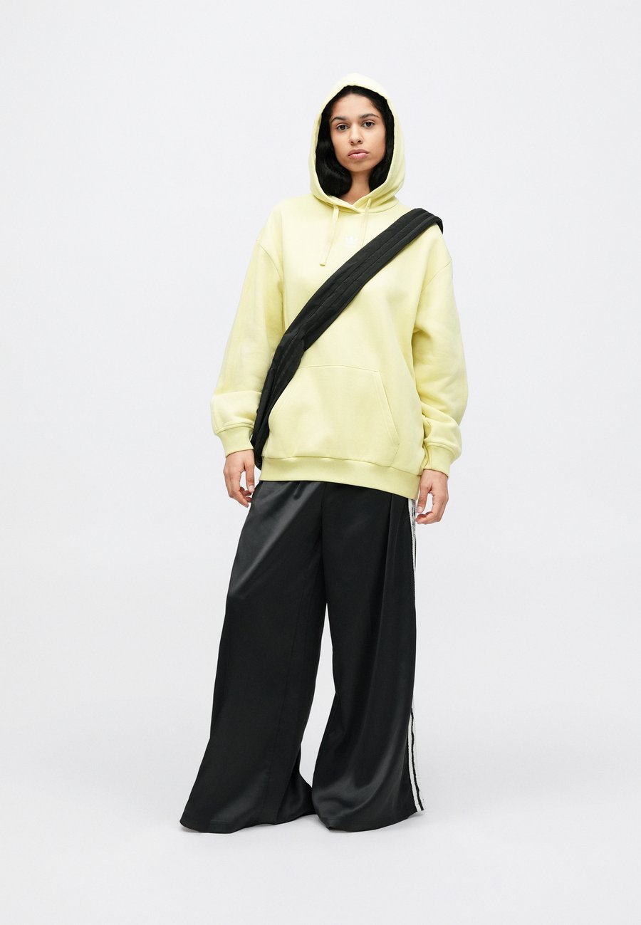 Толстовка Adidas Originals Sweatshirt, Powder Yellow/Light Yellow — фото 3