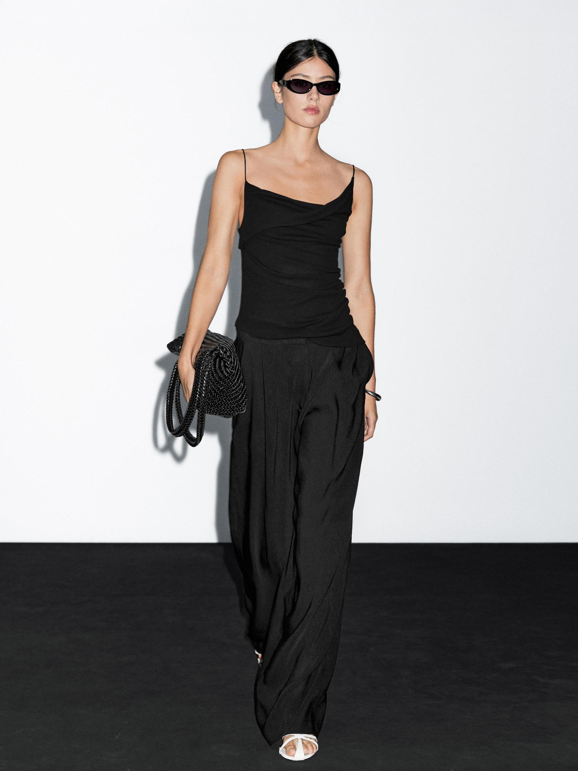 

Топ из 100% хлопка с асимметричным вырезом Massimo Dutti, черный