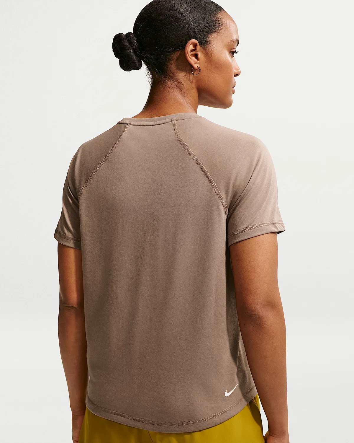 Женский топ для трейлраннинга Nike ACG Dri-FIT с коротким рукавом, Mink Brown/Summit White — фото 2