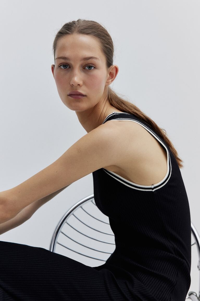 

Облегающее платье в рубчик H&M, черный