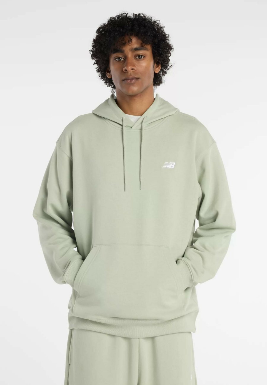 

Худи New Balance SPORT ESSENTIALS FRENCH TERRY, Garter Snake/Evergreen