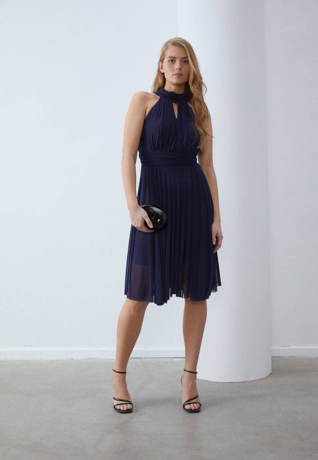 

Коктейльное платье / Вечернее платье Anna Field, темно-синий