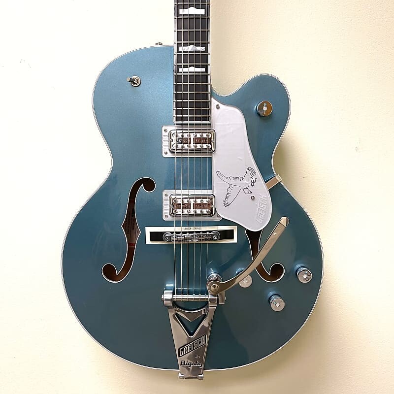 

Электрогитара Gretsch G6136T-140 140th Anniversary Double Platinum Falcon 2023 - Present - Two-Tone Stone Platinum / Pure Platinum