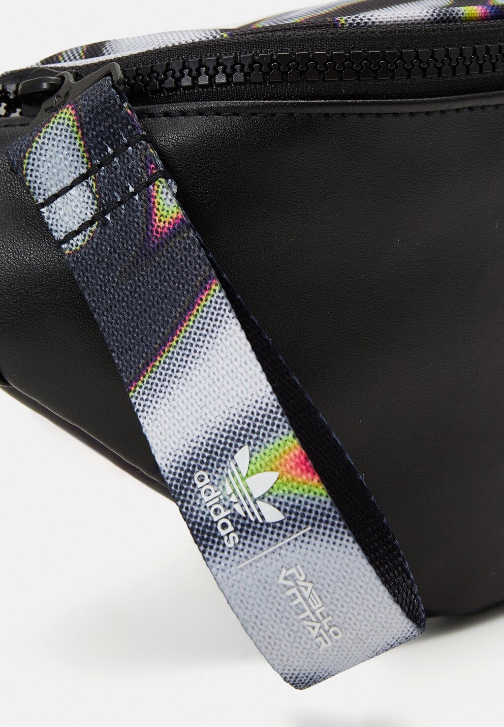 

Поясная сумка Pride Waistbag Unisex adidas Originals, черная