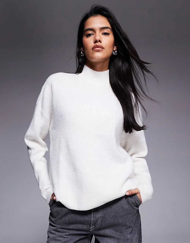 

Вязаный джемпер Aria Cove с круглым вырезом и манжетами в рубчик кремового цвета