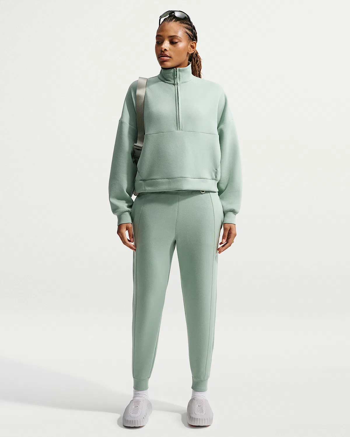 Женская футболка Nike 24.7 ImpossiblySoft Dri-FIT Oversized 1/2-Zip, Steam/Mineral Slate — фото 4