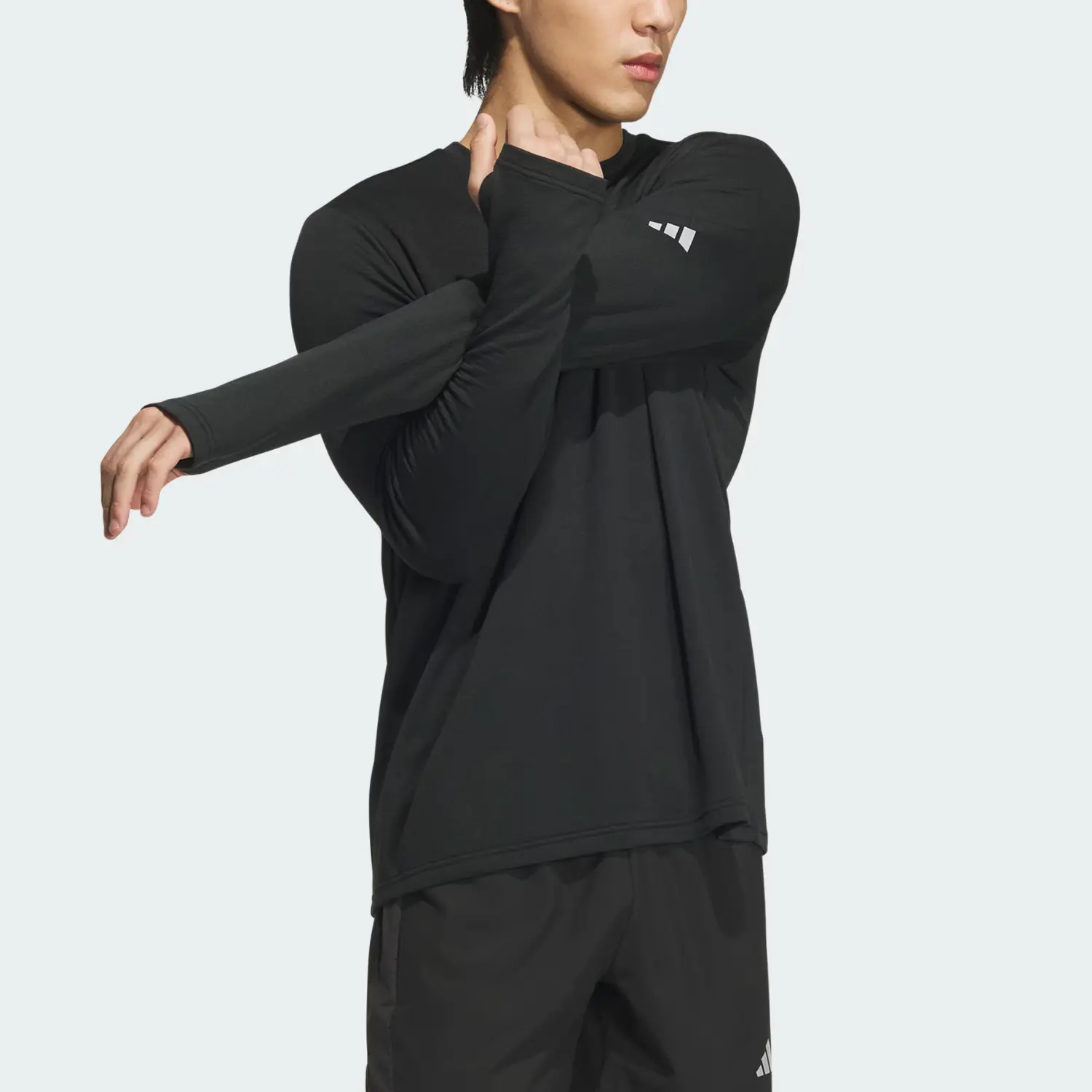 Футболка Adidas FW24 ESS RN T LS WR черный/тёмный серебристо-серый — фото 4