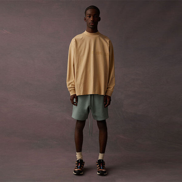 Футболка ss23 long sleeve logo tee 'sand' Fear Of God Essentials, бежевый — фото 4
