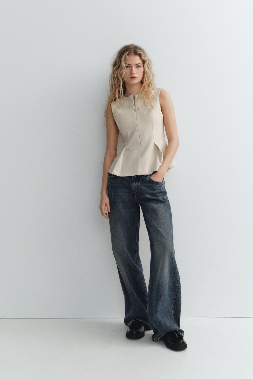 

Топ с баской и вытяжкой ZARA, светло-бежевый