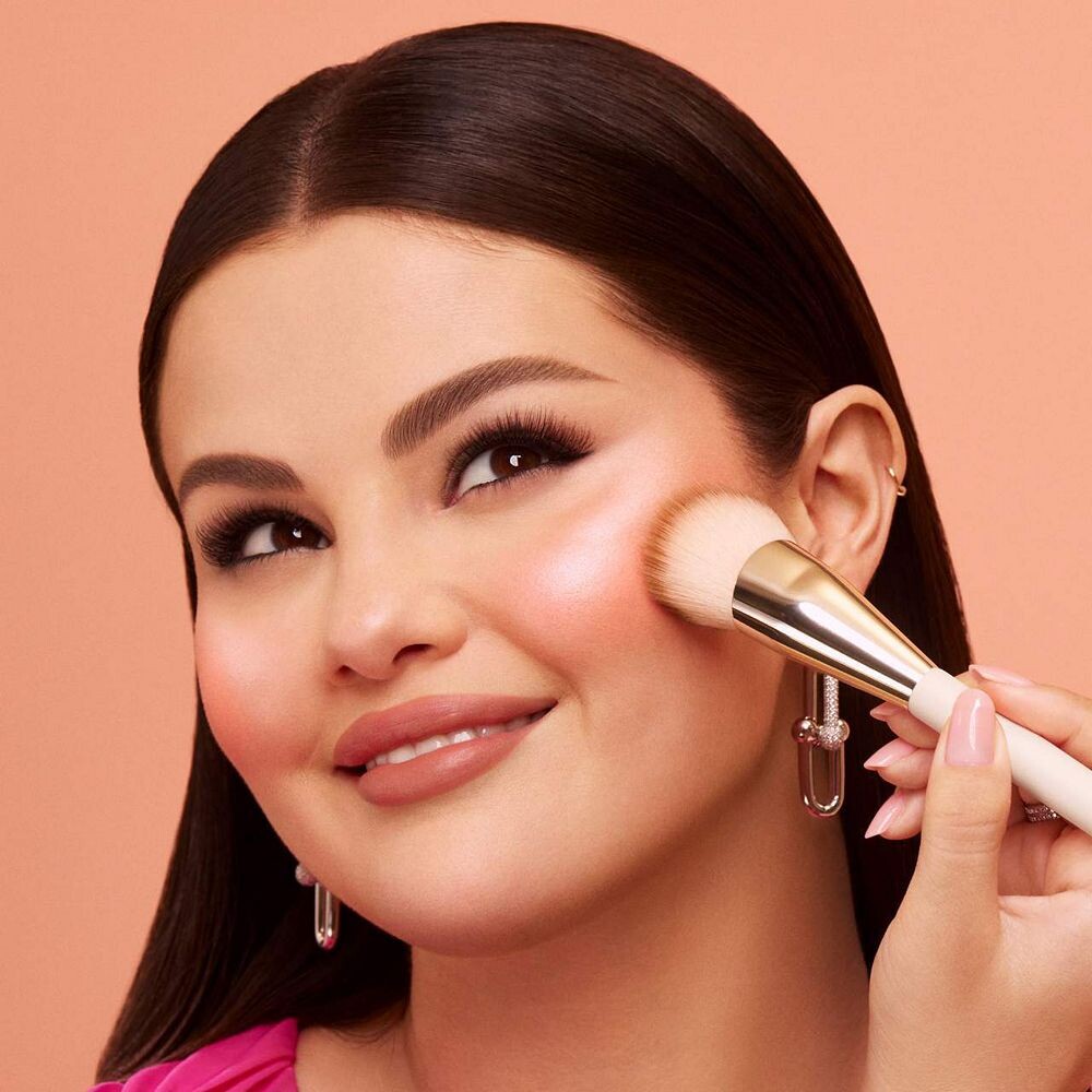 Светящиеся пудровые румяна Soft Pinch от Selena Gomez Rare Beauty от Selena Gomez Rare Beauty by Selena Gomez, цвет Happy — фото 4