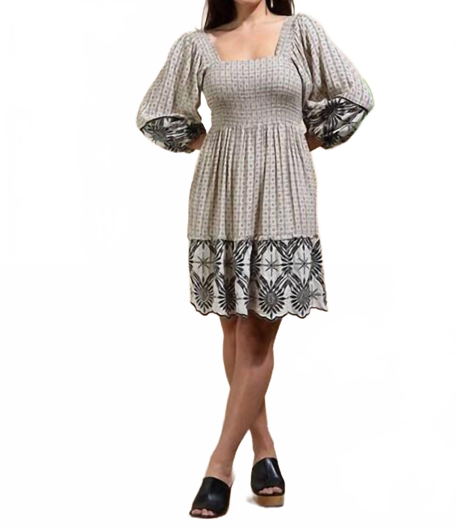 

Черное платье с принтом и вышивкой 2 в 1 TRIBAL