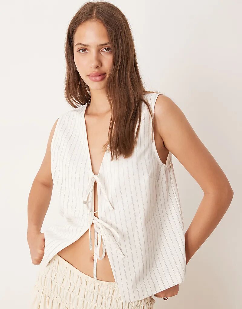 

Жилет ASOS DESIGN из льняной смеси с завязкой спереди в экрю-полоску