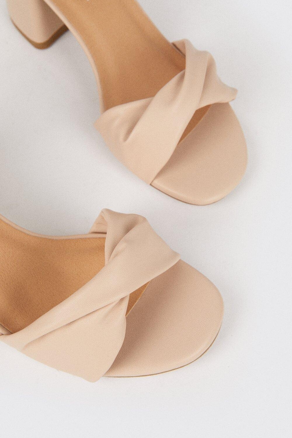 Широкие босоножки Sophia на низком блочном каблуке Soft Twist Wallis, нейтральный — фото 4
